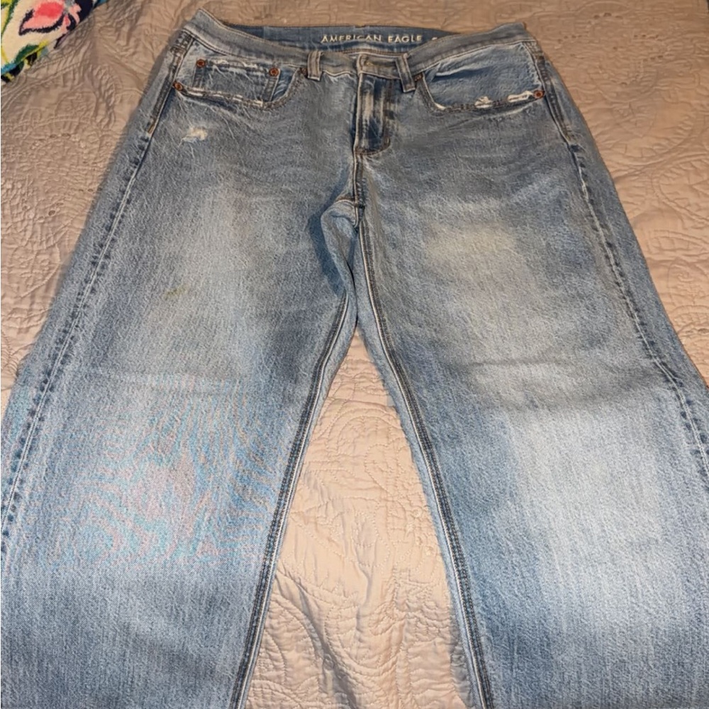 American Eagle Women’s Faded Blue Relaxed Jeans